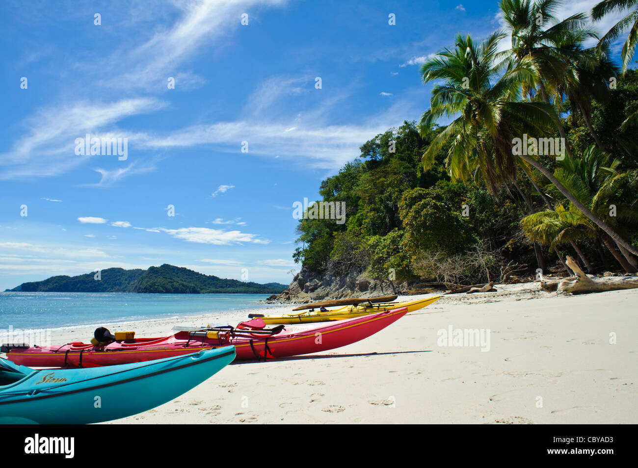 Kayak da mare sulla spiaggia tropicale a Curu Wildlife Refuge Nicoya peninsula Costa Rica Foto Stock