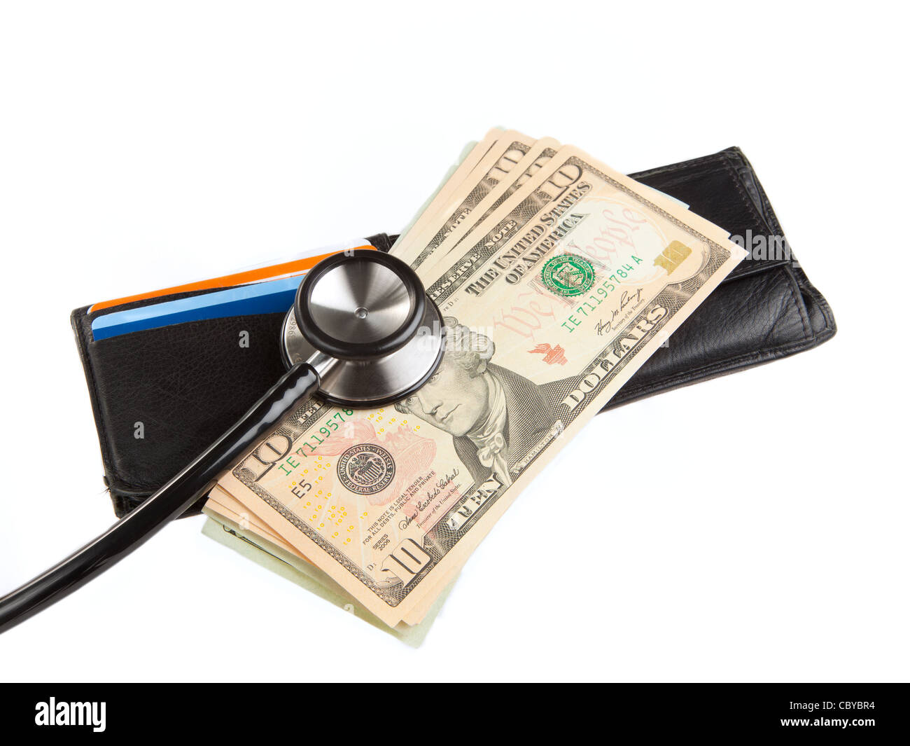 Uno stetoscopio in portafoglio con pila di dieci le fatture del dollaro Foto Stock