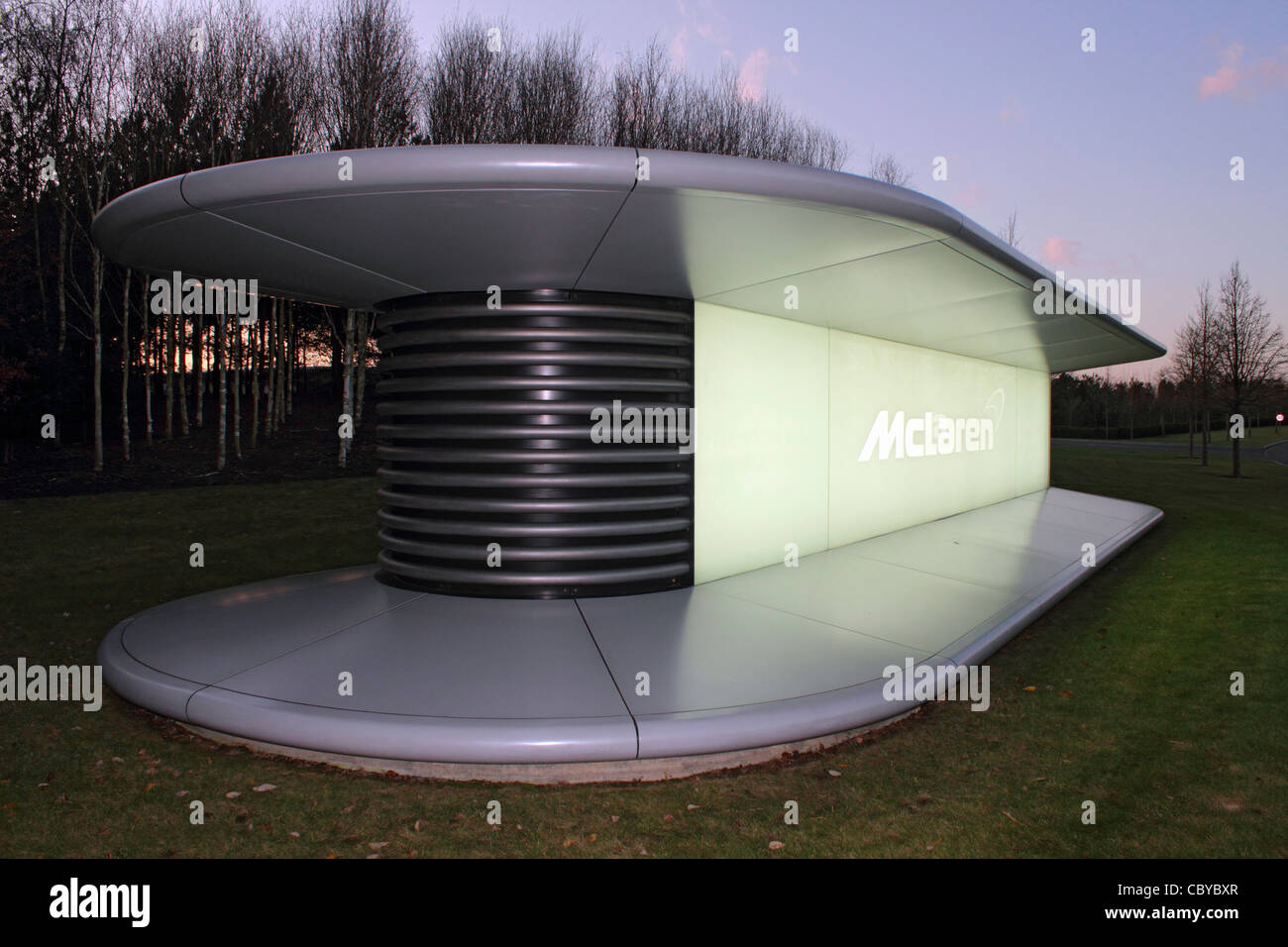McLaren Racing sede vicino a Woking Surrey in Inghilterra REGNO UNITO Foto Stock