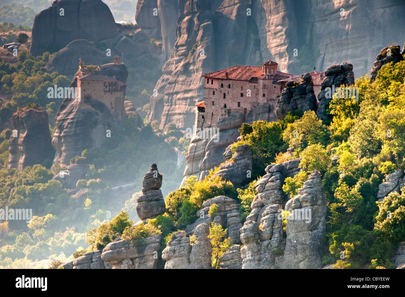 Il Roussano e San Nicola Anapafsas dei monasteri di Meteora, Grecia, Europa Foto Stock