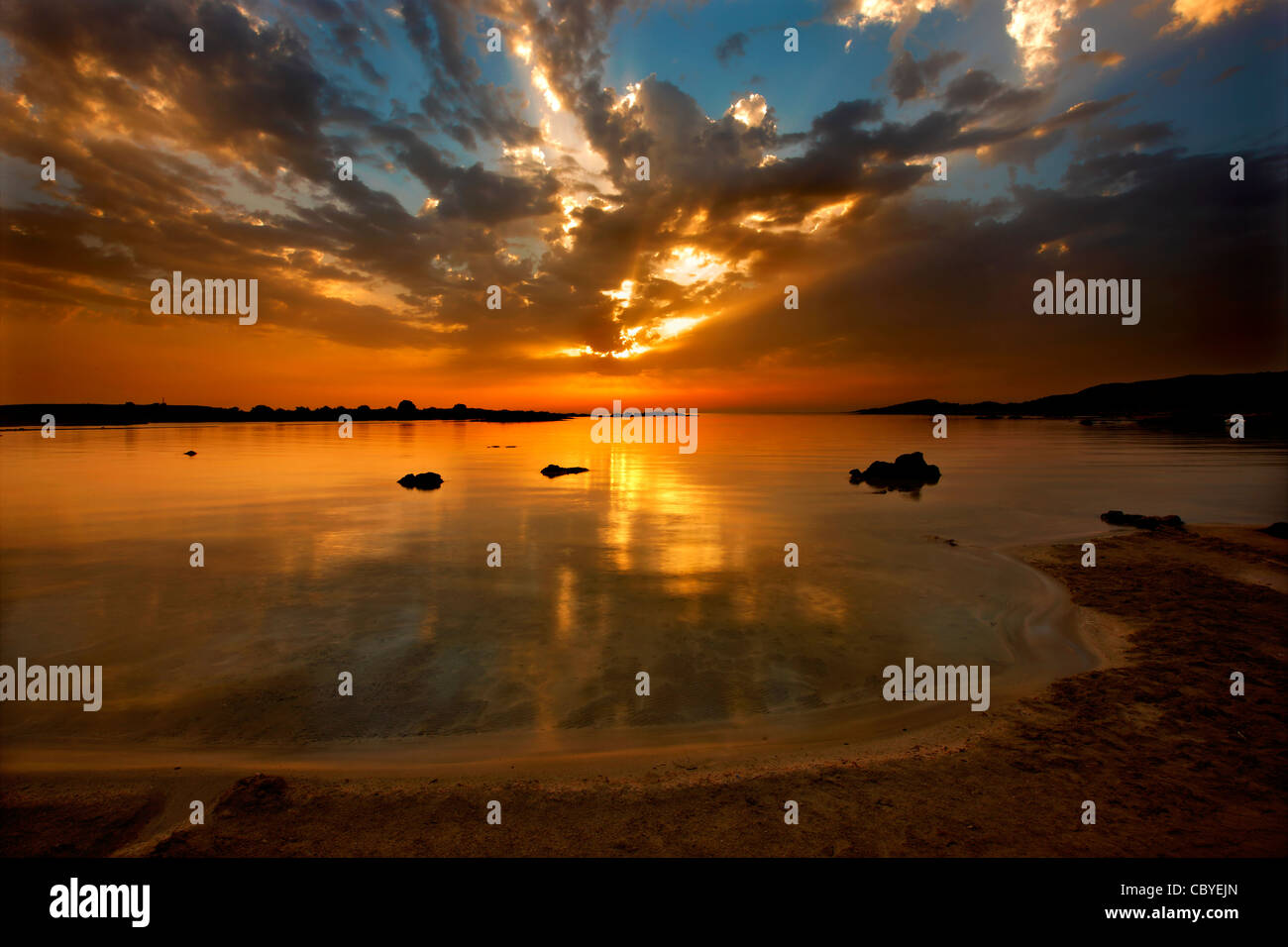 Tramonto a Elafonissos (o 'Elafonissi') spiaggia, prefettura di Chania, Creta, Grecia Foto Stock