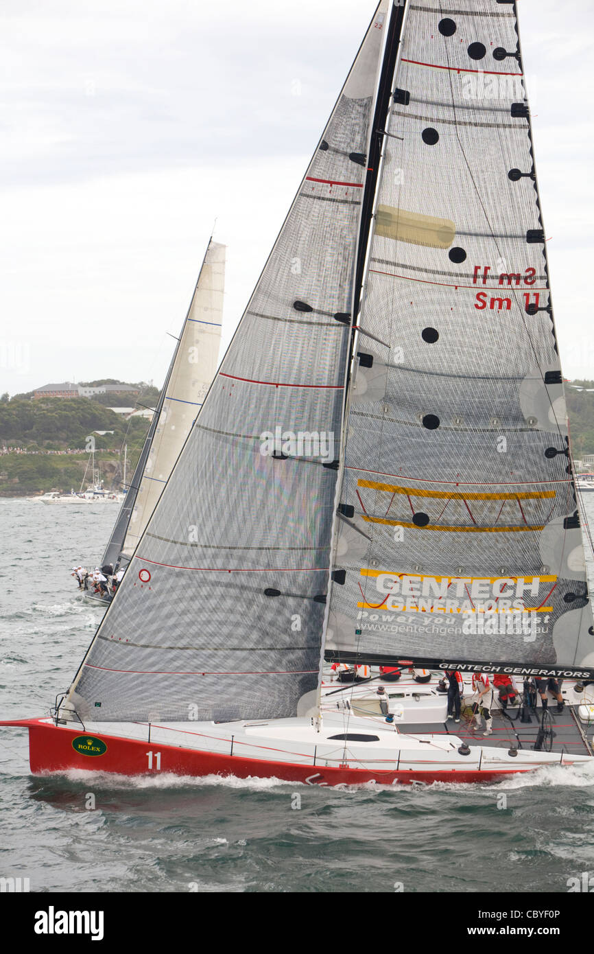 2011 Rolex Sydney Hobart yacht race, equipaggio a bordo di yacht scarlet runner Foto Stock