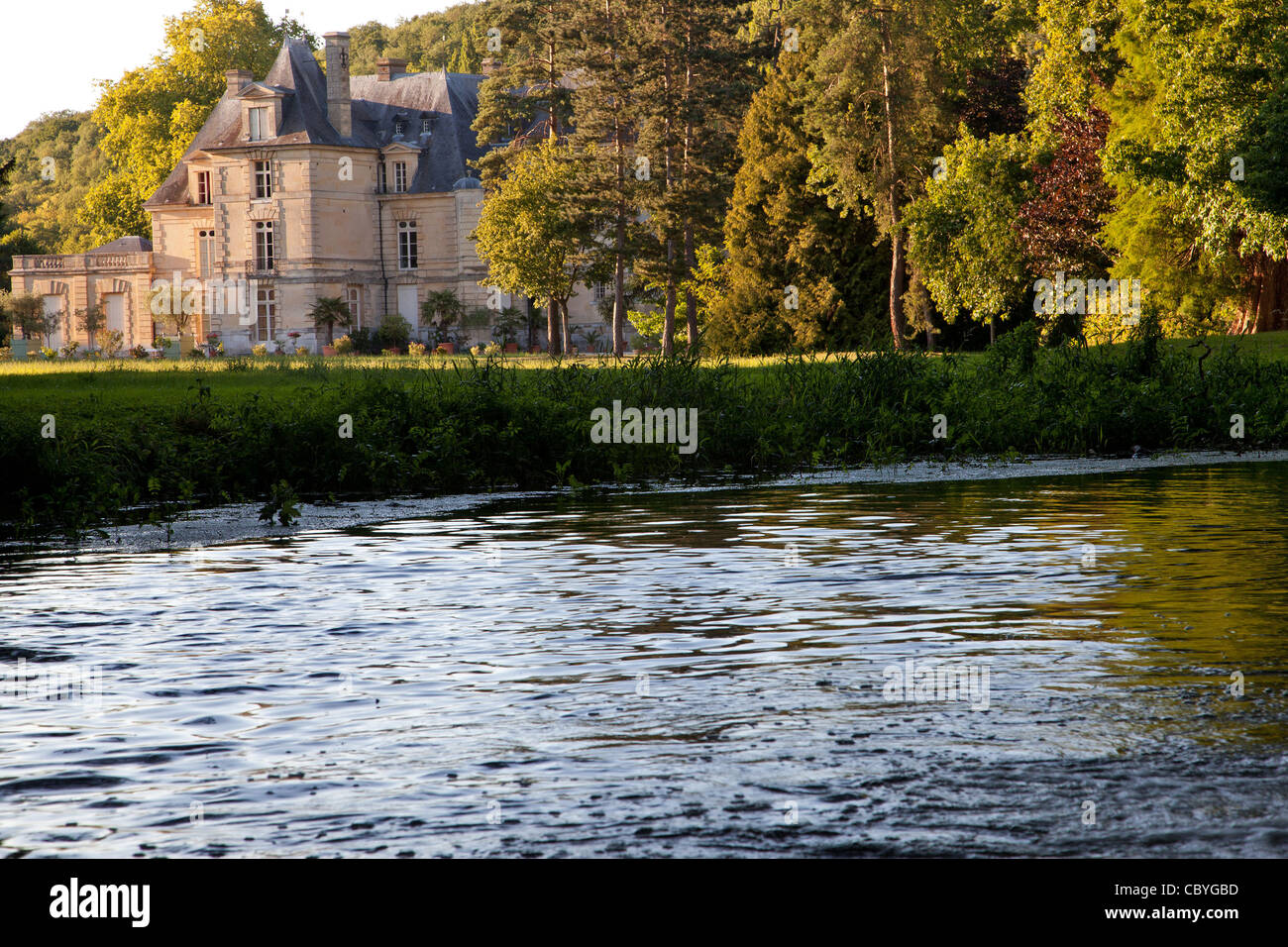 Giardino del castello di ACQUIGNY confinante con il fiume ITON, edificio rinascimentale costruito da PHILIBERT DE L' ORME, Eure (27), Francia Foto Stock