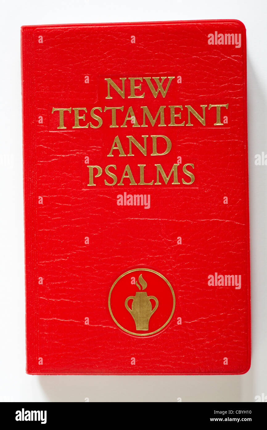 Piccolo libro rosso - Il Nuovo Testamento e i salmi isolati su sfondo bianco Foto Stock