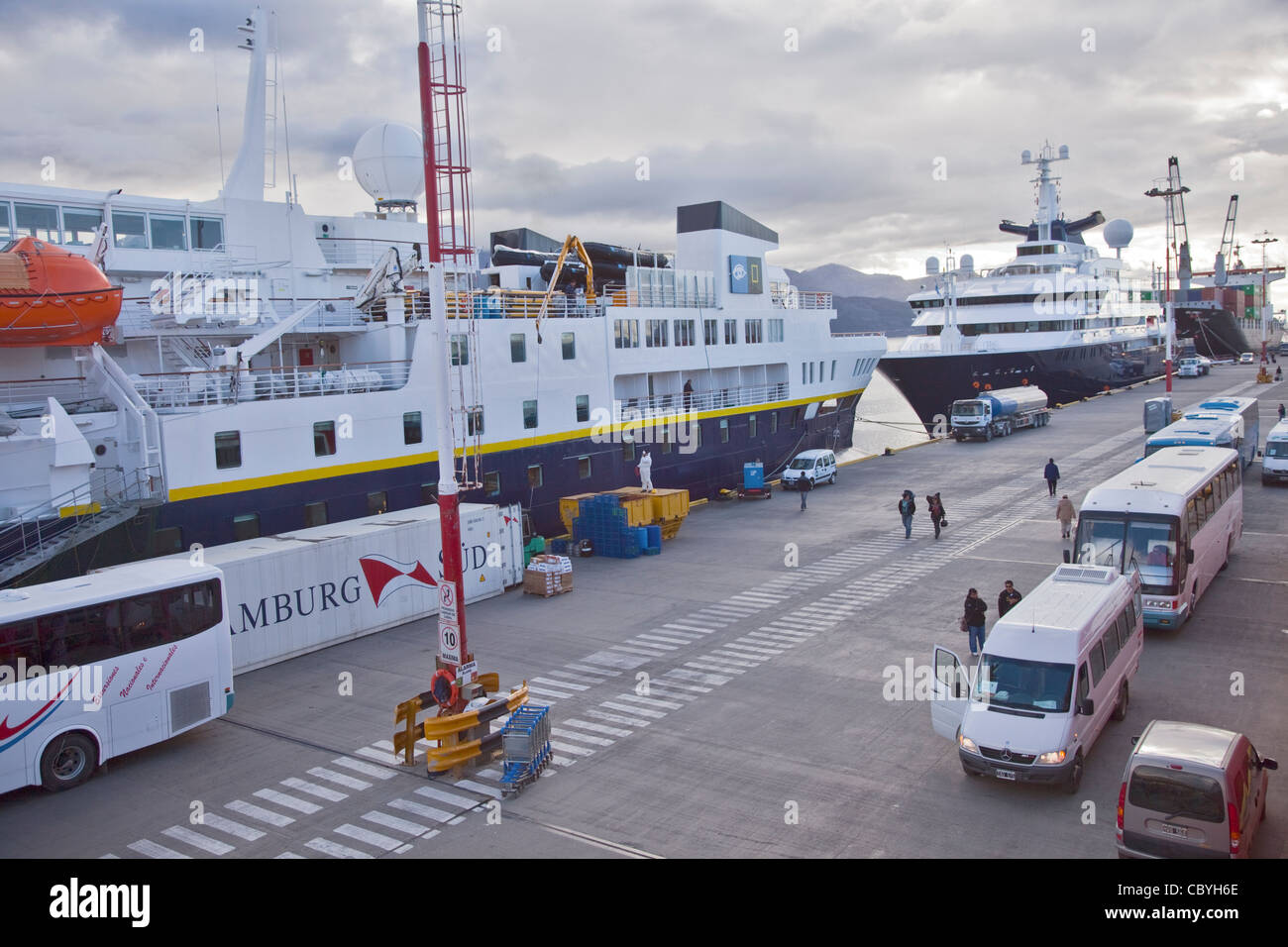 Dockside presso il porto commerciale di Ushuaia, Tierra del Fuego, Argentina Foto Stock