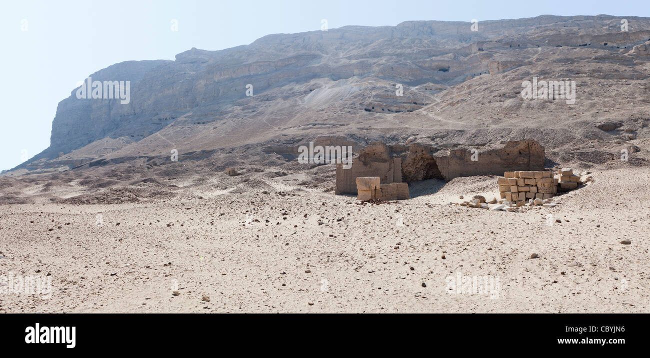 Il sito dell'epoca tolemaica templi e tombe in Wanina, a sud-ovest di Akhmim nel governatorato di Sohag, Medio Egitto Foto Stock