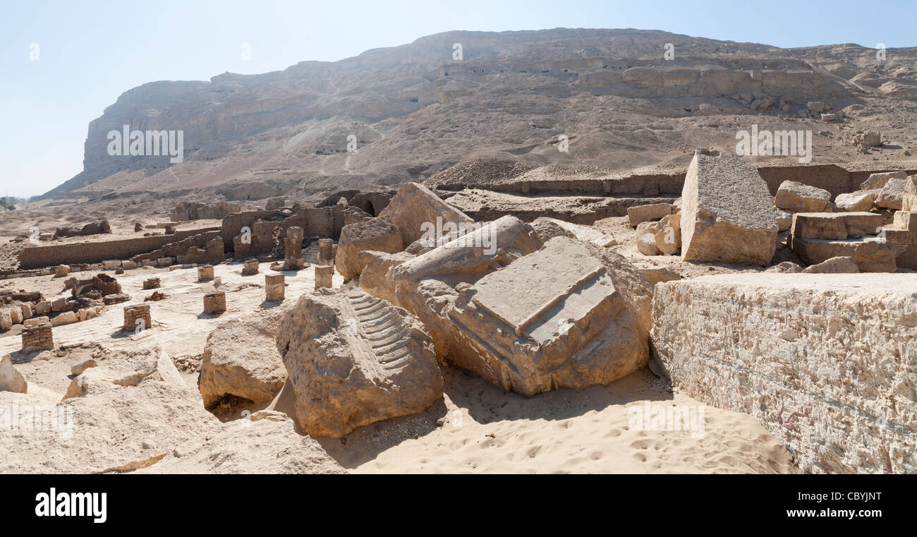 Il sito dell'epoca tolemaica templi e tombe in Wanina, a sud-ovest di Akhmim nel governatorato di Sohag, Medio Egitto Foto Stock