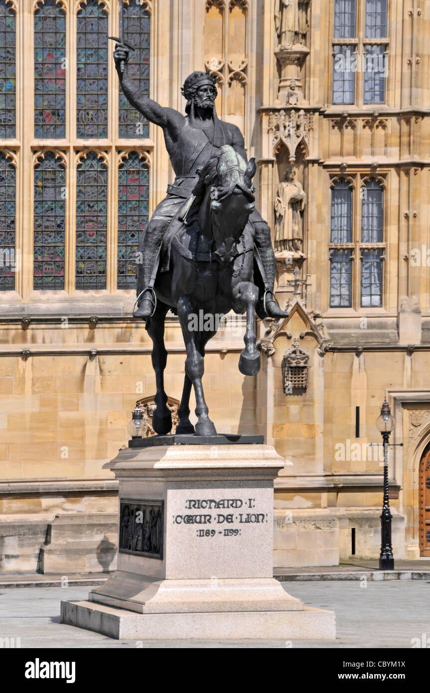 Re Riccardo Cuor di Leone statua al di fuori della casa del parlamento Foto Stock