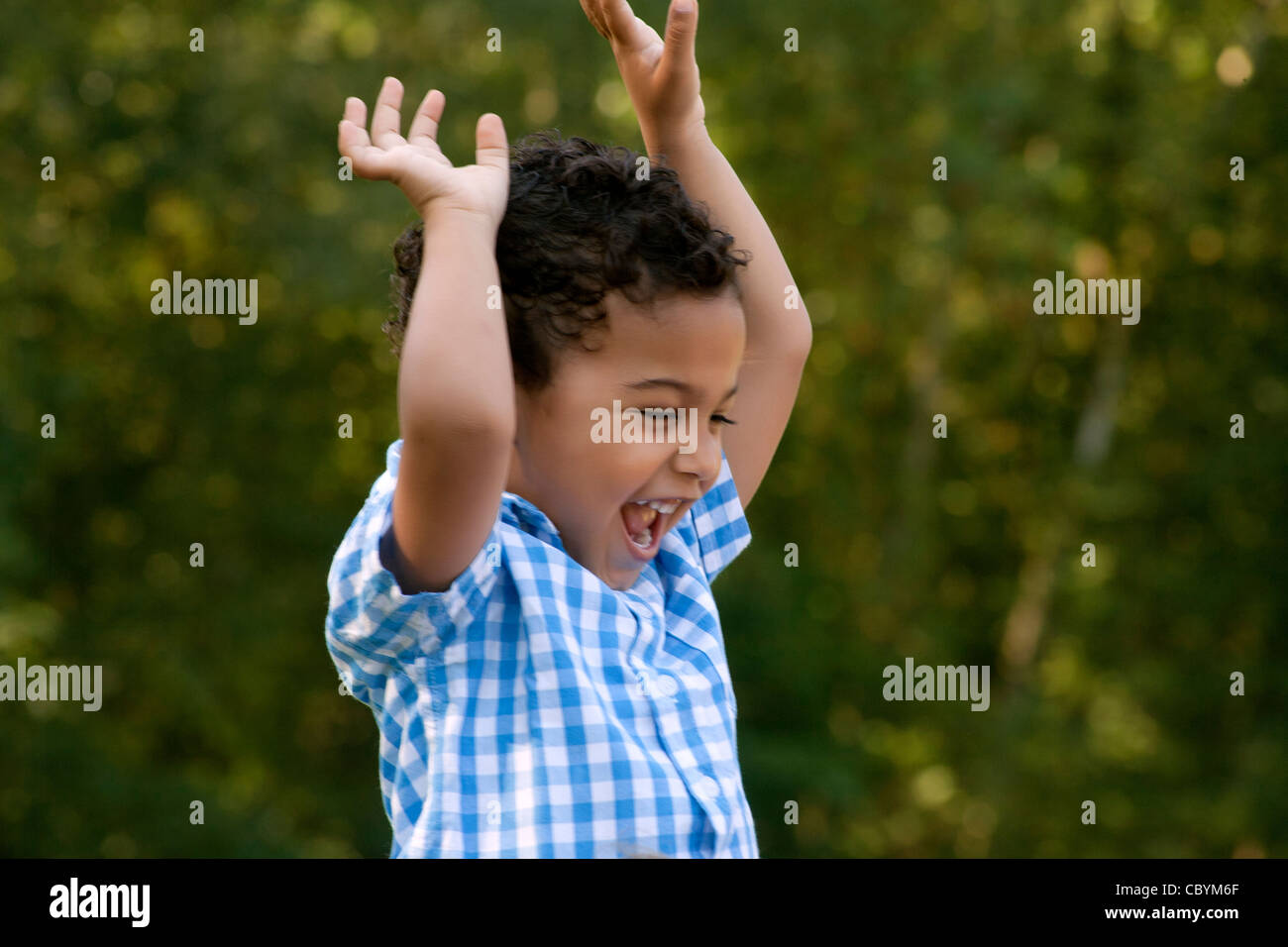 Bambino felice in estate Foto Stock