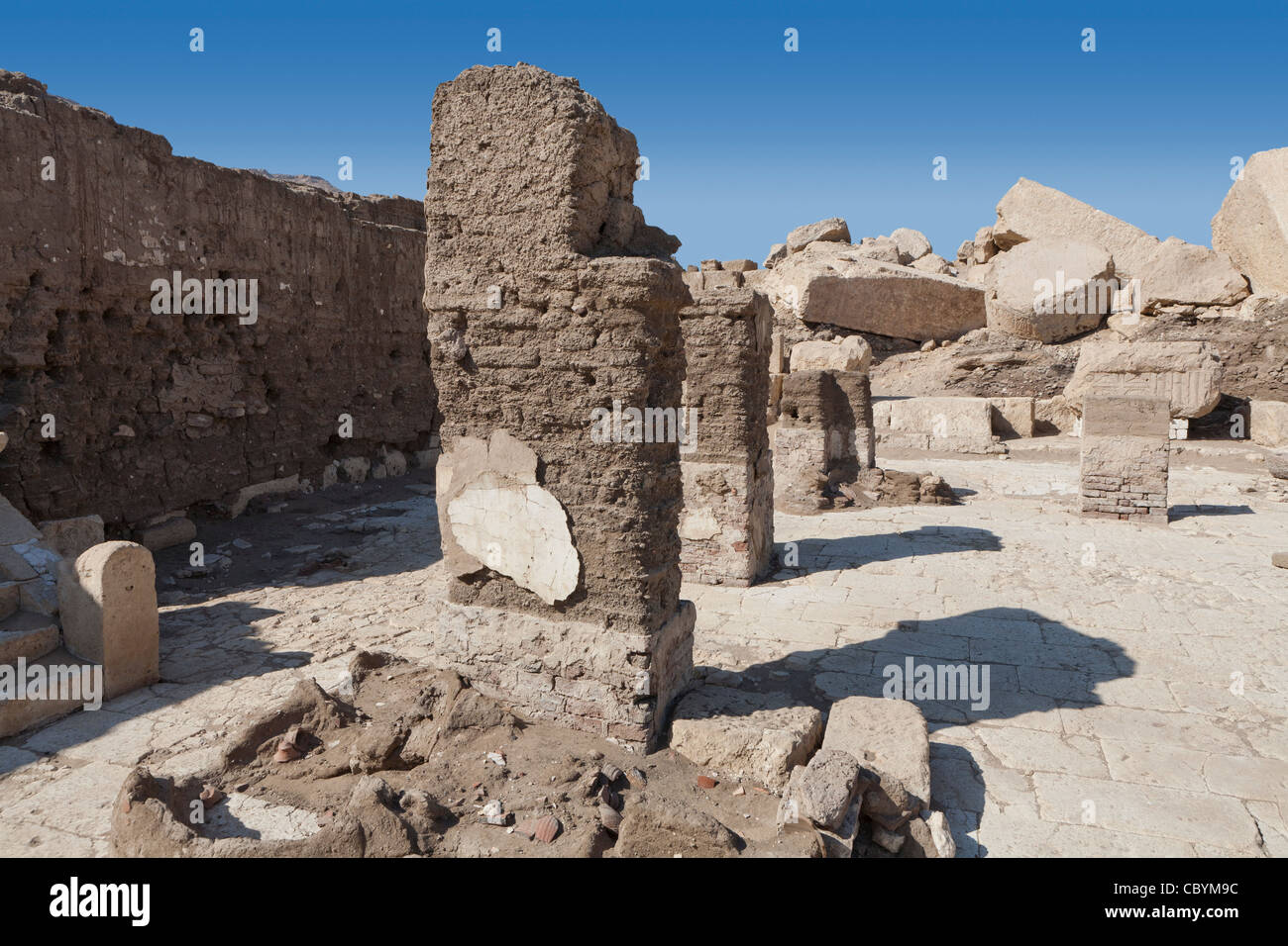 Il sito dell'epoca tolemaica templi e tombe in Wanina, a sud-ovest di Akhmim nel governatorato di Sohag, Medio Egitto Foto Stock