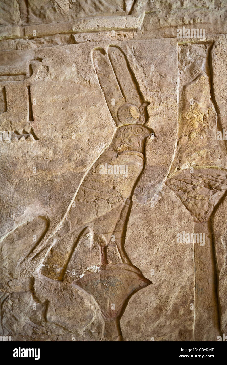 Colpo verticale di lavoro di soccorso in una delle cappelle di Ain al Muftillah in oasi Bahariya, Egitto Foto Stock