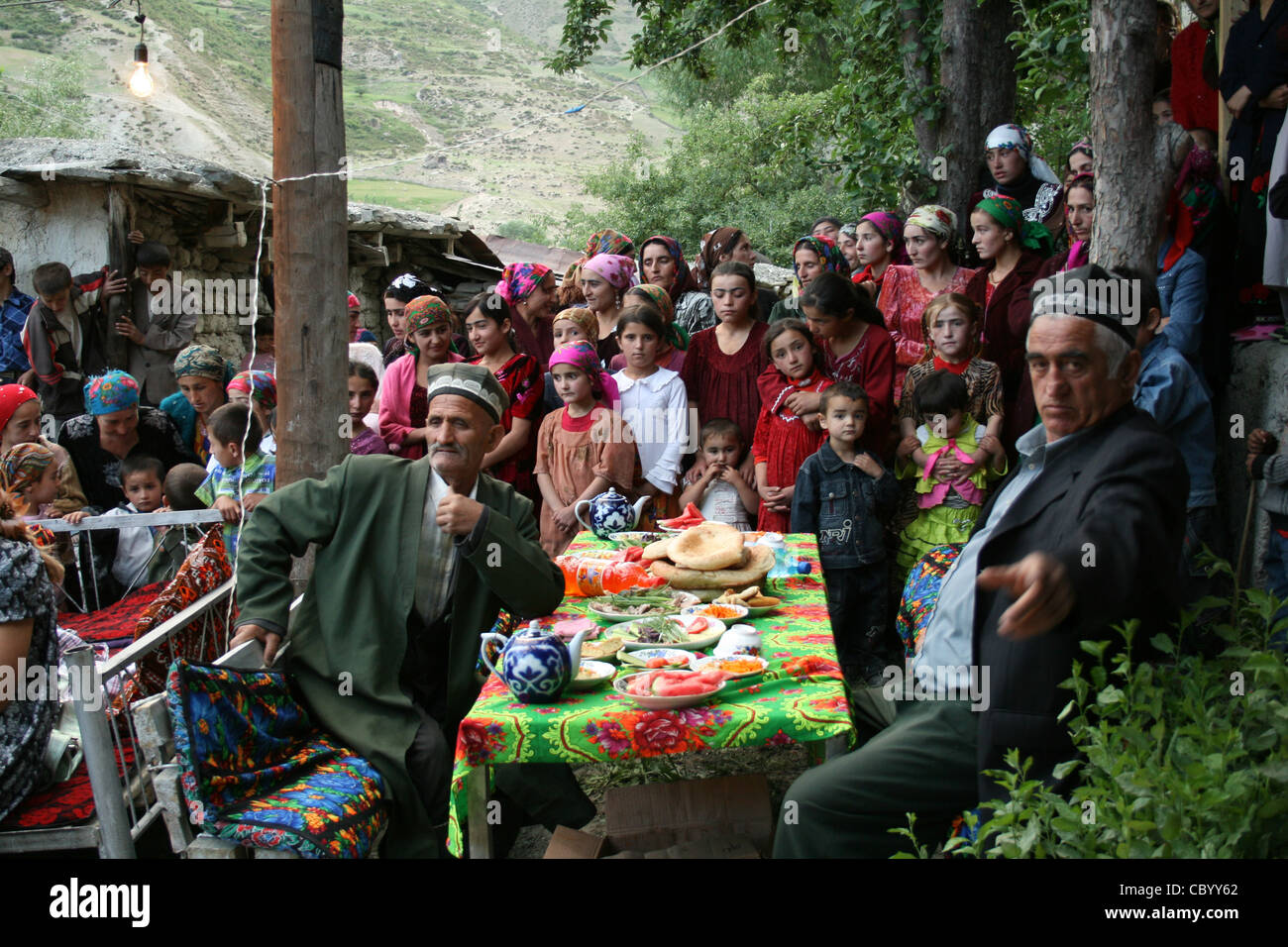 I visitatori e gli ospiti di nozze tagiko, Tagikistan Foto Stock