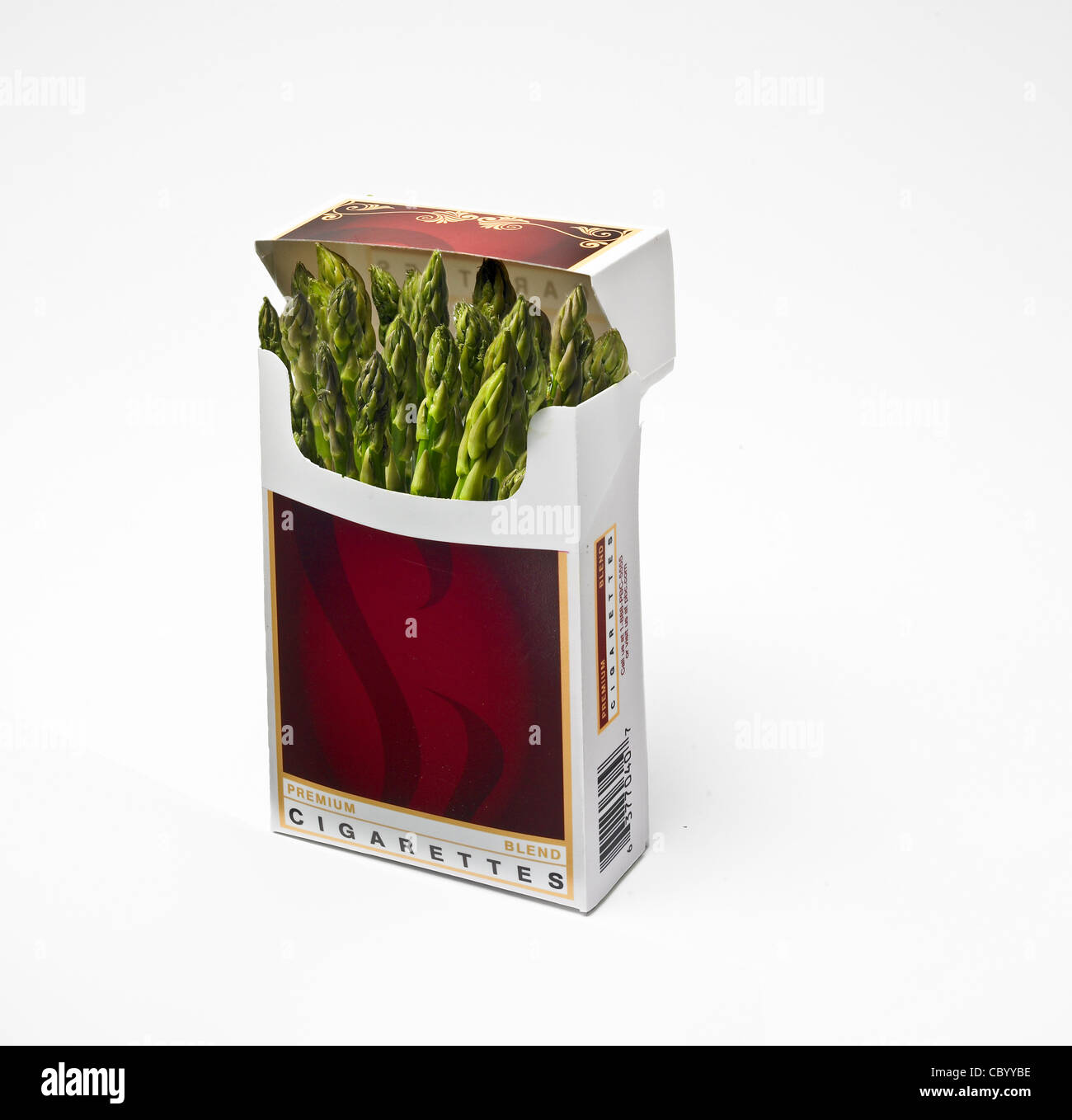 Sostituzione salutare per le sigarette, asparagi verdi. spazio copia Foto Stock