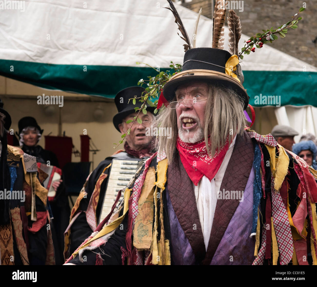 Membri del penny Plain Theatre Company Esecuzione 'Hardcastle Natale Capers' a Grassington. Foto Stock