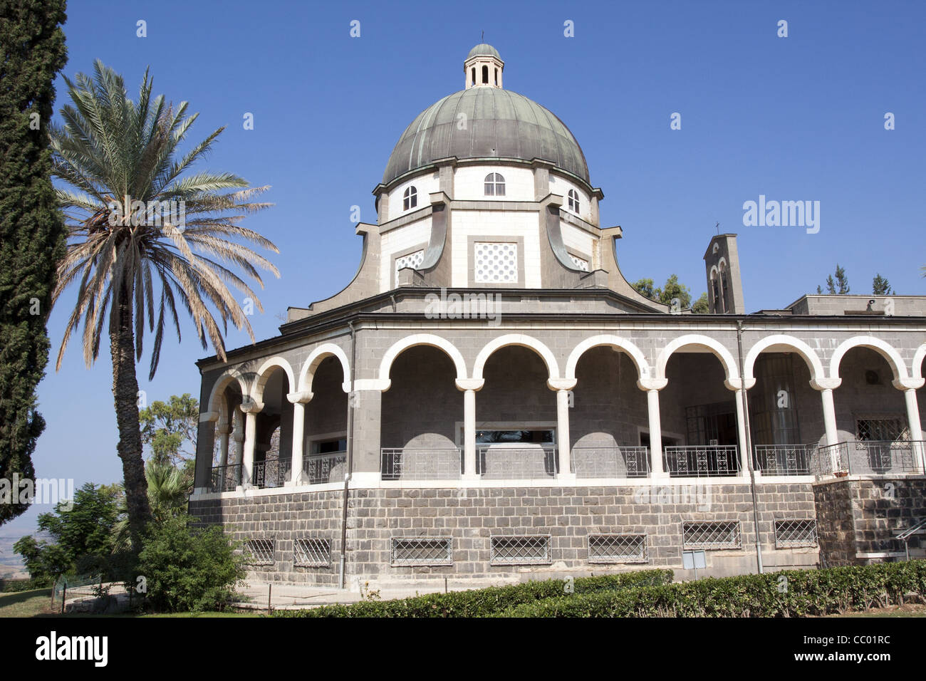 Chiesa delle beatitudini costruito nel 1939 dall'architetto Antonio BARLUZZI sul Monte delle Beatitudini, la Galilea, Israele Foto Stock