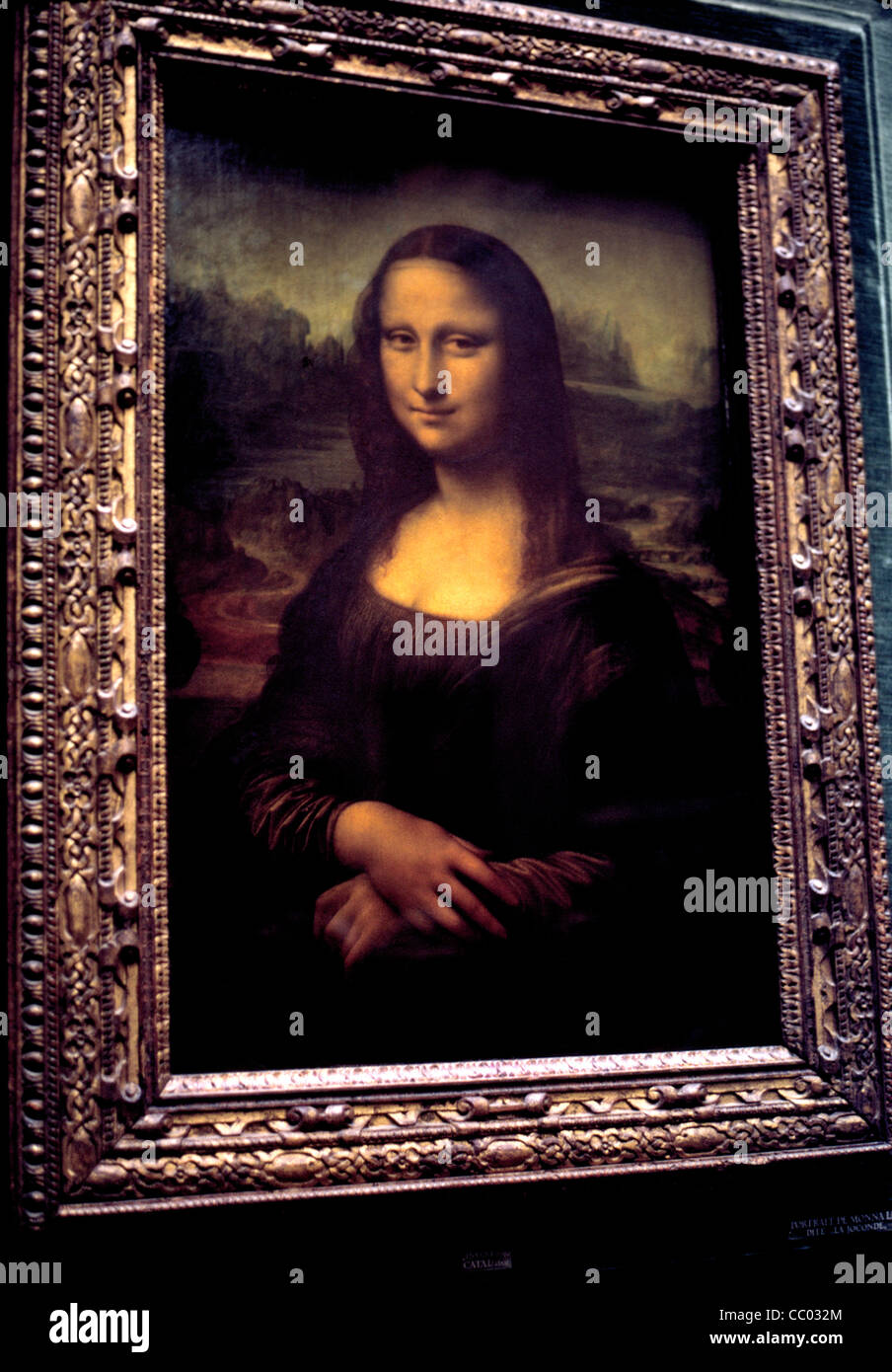 Questo mondo-famoso ritratto di Mona Lisa è un dipinto ad olio dell'artista italiano Leonardo da Vinci in mostra al Museo del Louvre a Parigi, Francia. Foto Stock