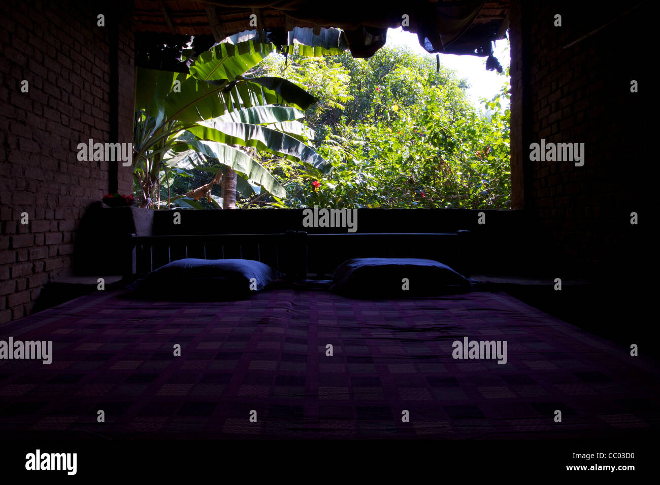 Camera in hotel presso un agriturismo biologico vicino a Mumbai chiamato nascondere Foto Stock