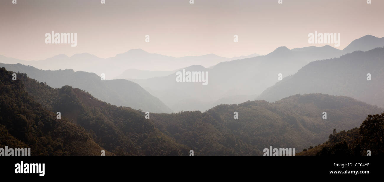 India, Arunachal Pradesh, paesaggio montuoso sopra Ziro in Early Morning Light Foto Stock
