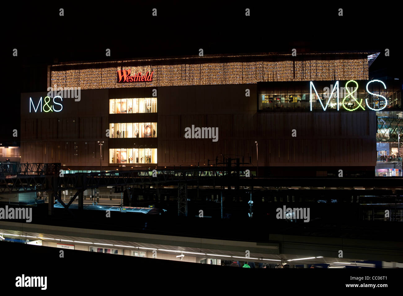 Notte M&S Westfield Shopping Mark Spencer fine Foto Stock