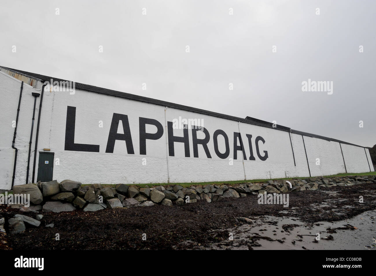 La distilleria Laphroaig sull'isola di Jura, di Scottish malt whiskey rendendo isola Foto Stock
