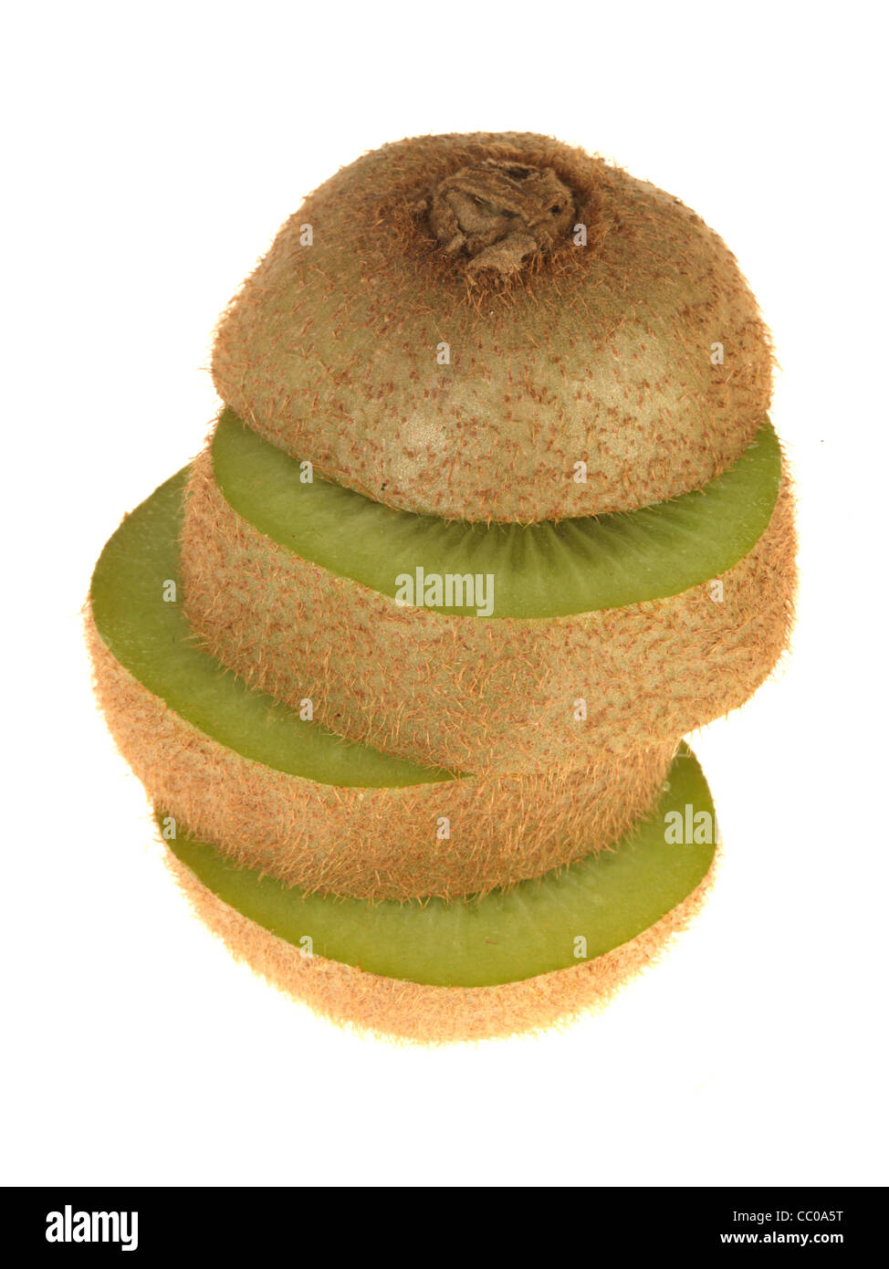 Sani e freschi maturi succosa Tropical Kiwi contro uno sfondo bianco con nessun popolo e un tracciato di ritaglio Foto Stock