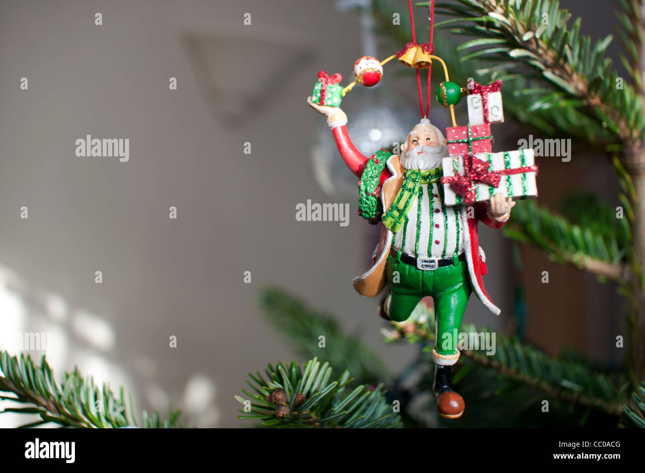 Padre decorazione di Natale appeso a un albero di Natale. Foto Stock
