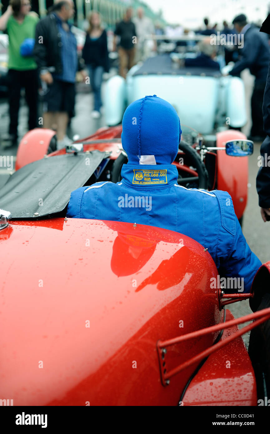 Rosso classico racing auto in attesa di inizio corsa Foto Stock