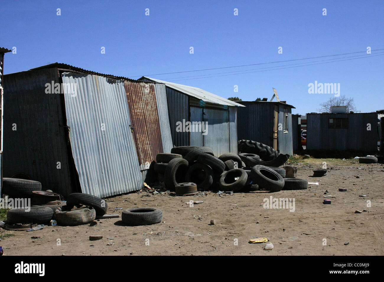 Baracche e pneumatici, Lesotho (Africa) Foto Stock