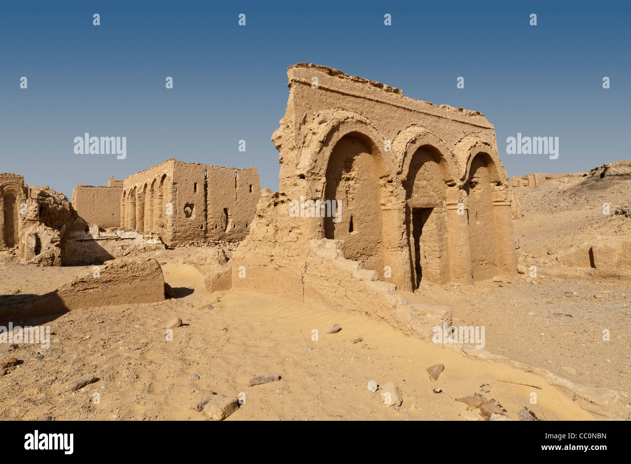 I primi il cimitero cristiano di Bagawat in basso a sud della pedemontana di Gebel el Teir, Kharga Oasis, Egitto Foto Stock