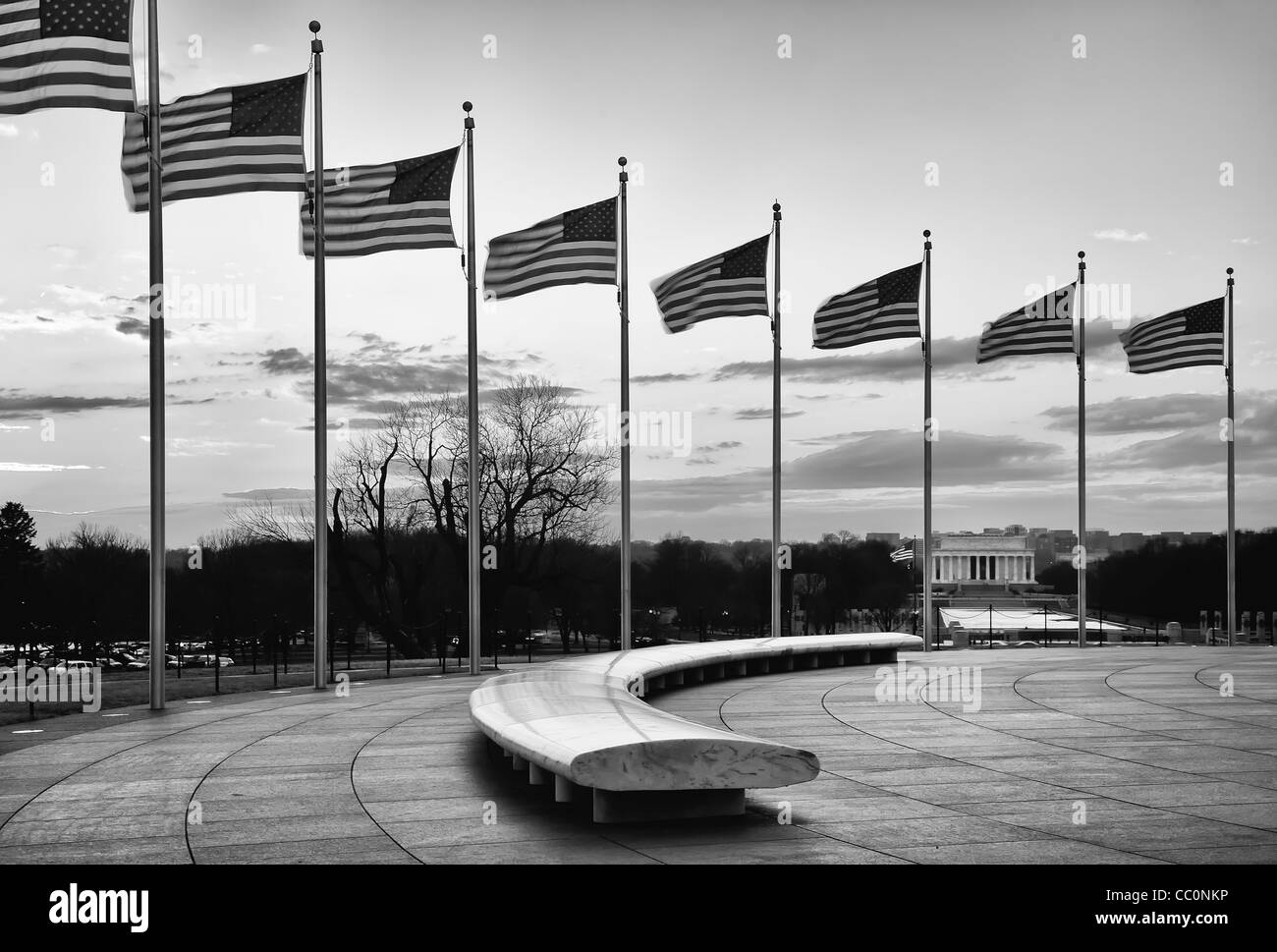 Vista del Lincoln Memorial e la piscina riflettente dalla base del Monumento di Washington a Washington DC Foto Stock