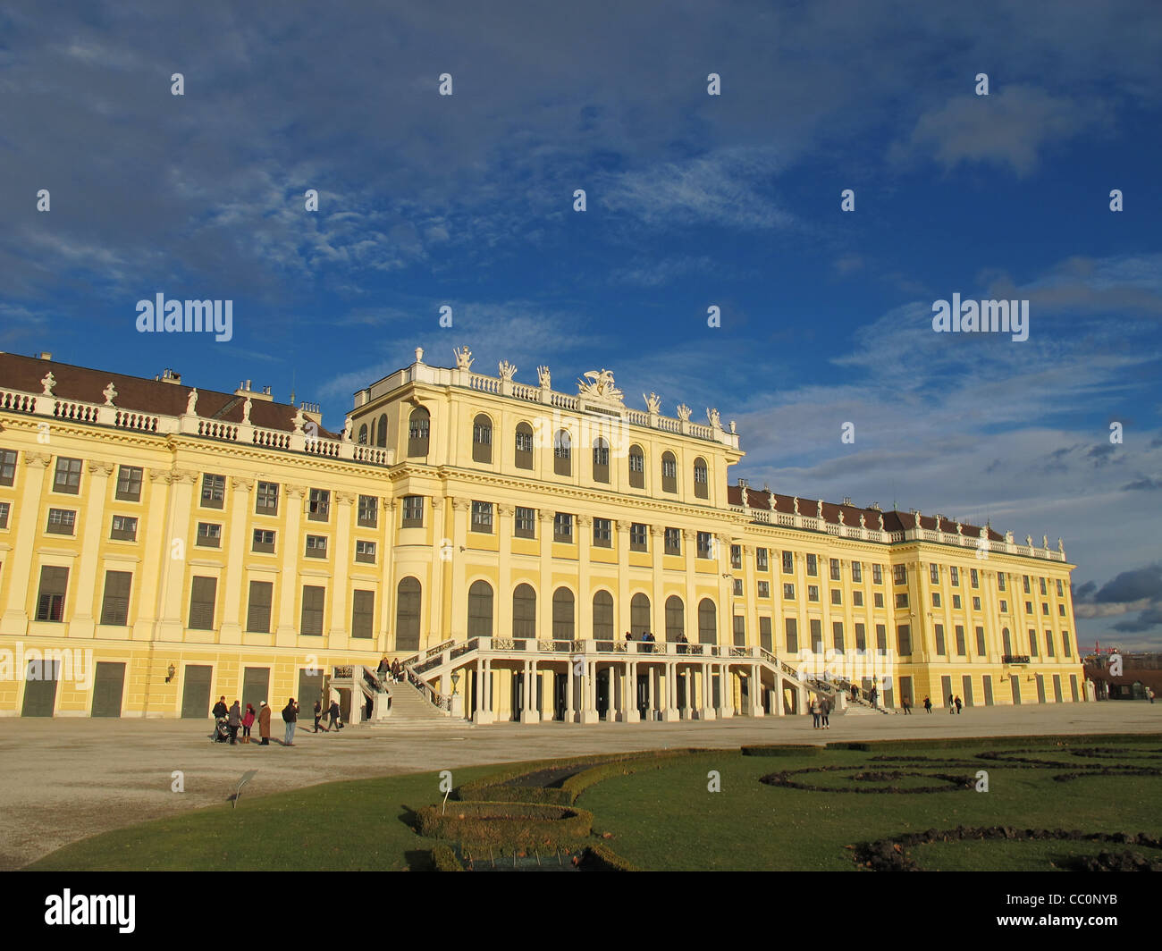 Il Palazzo di Schönbrunn (tedesco: Schloss Schönbrunn s un ex imperial 1,441-camera Rococo residenza estiva di Vienna in Austria Foto Stock