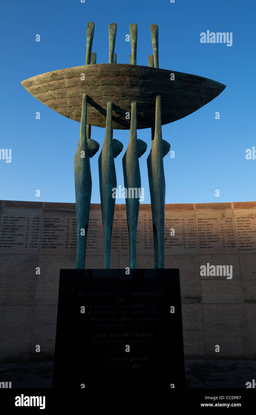 I pescatori's Memorial, nel porto di pescatori, Dunmore East, nella contea di Waterford, Irlanda Foto Stock