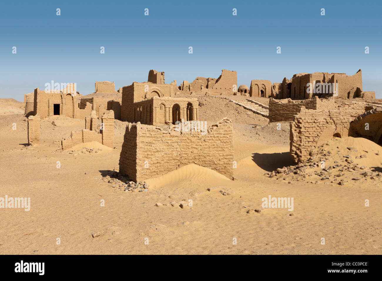 I primi il cimitero cristiano di Bagawat in basso a sud della pedemontana di Gebel el Teir, Kharga Oasis, Egitto Foto Stock