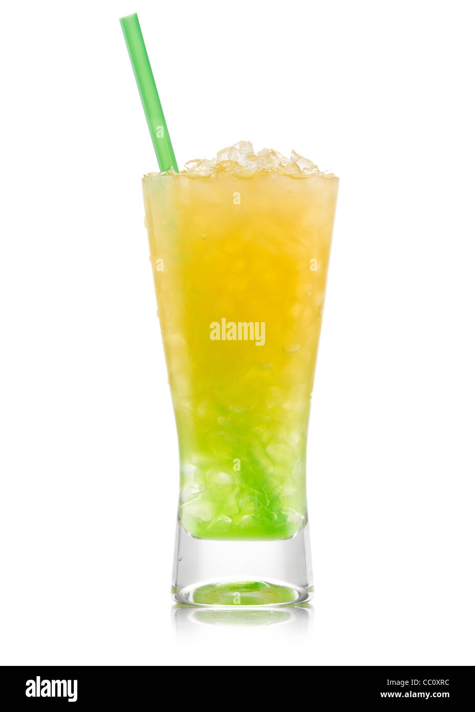 Kivi pina colada bevanda bicchiere da cocktail isolati su sfondo bianco Foto Stock