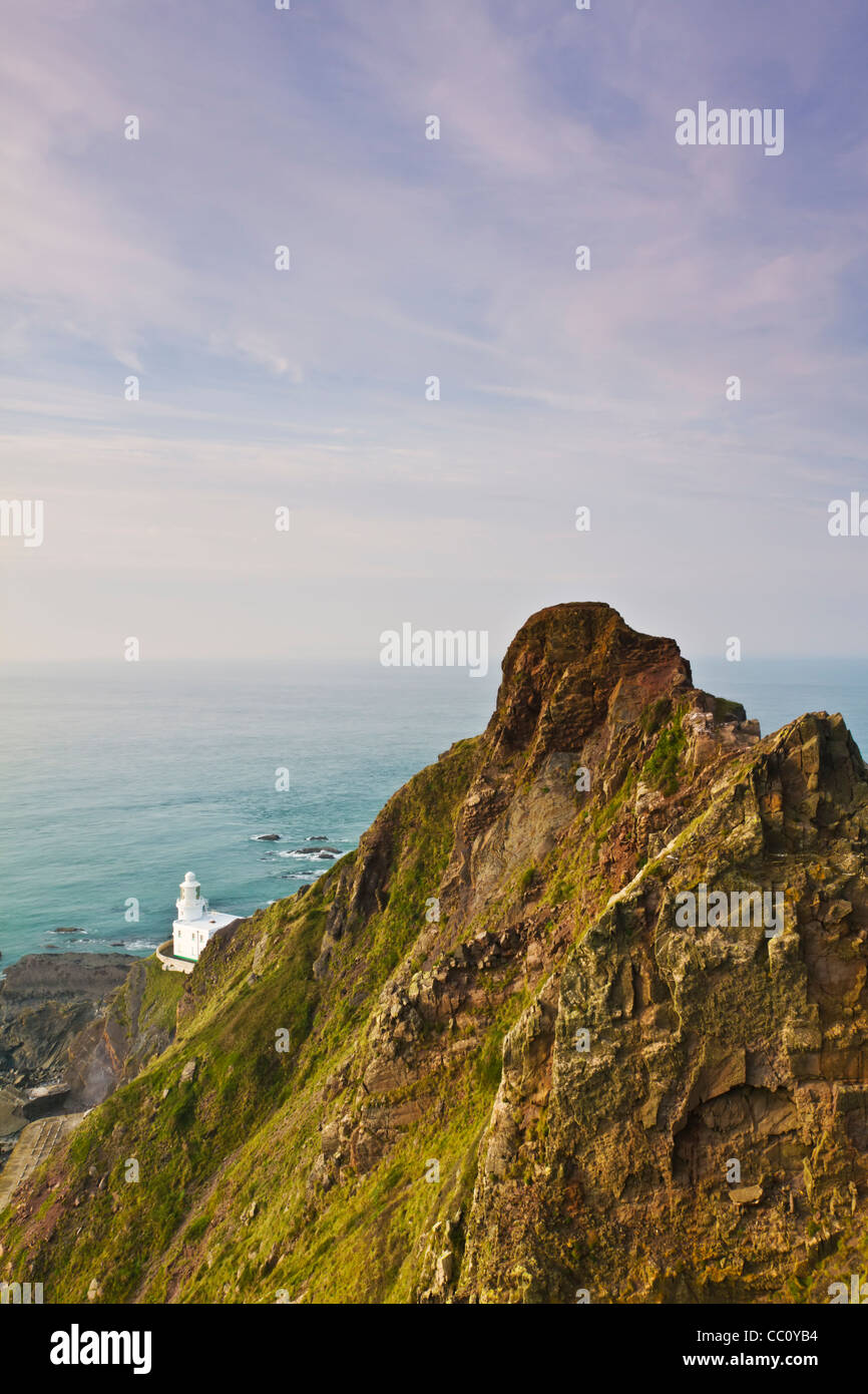 Hartland Point Lighthouse, costruito nel 1874 da Sir James Douglass, Devon, Inghilterra sudoccidentale Foto Stock