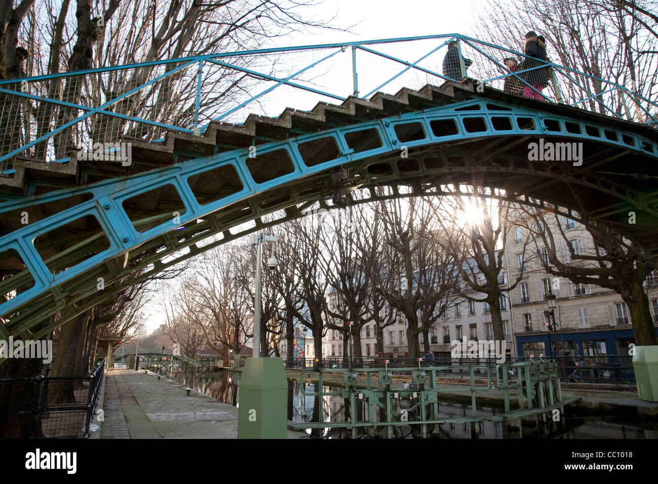Canal St Martin sulla giornata invernale a Parigi, Francia Foto Stock