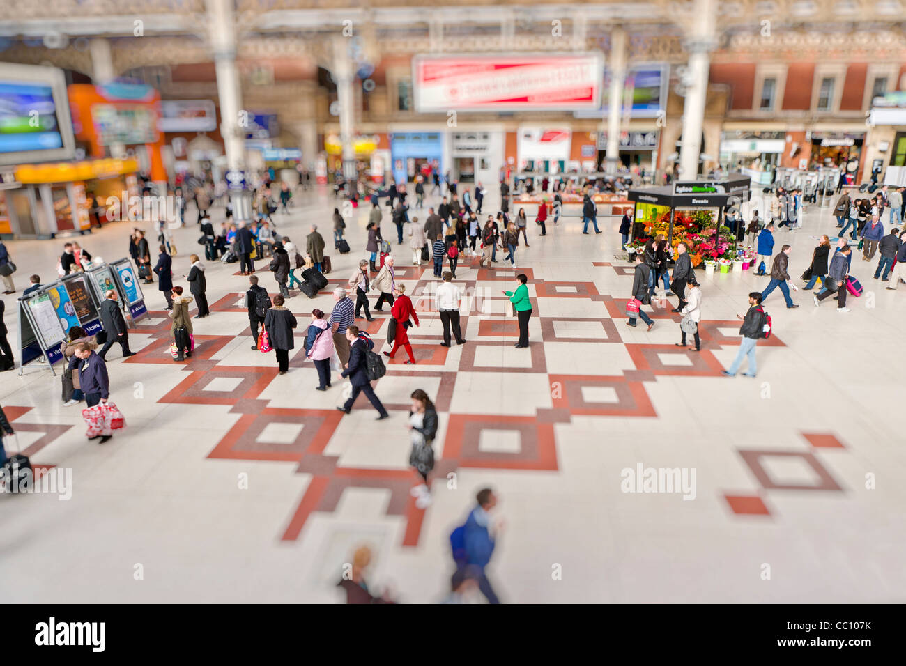 Stazione ferroviaria Victoria Station-Passenger Concourse, Londra, Inghilterra Foto Stock