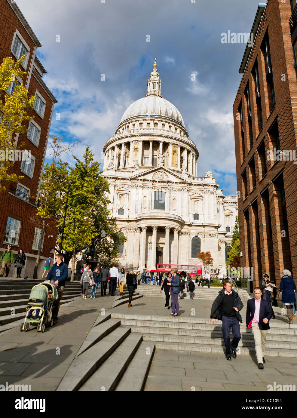 Scena urbana, la Cattedrale di San Paolo a Londra, Inghilterra Foto Stock