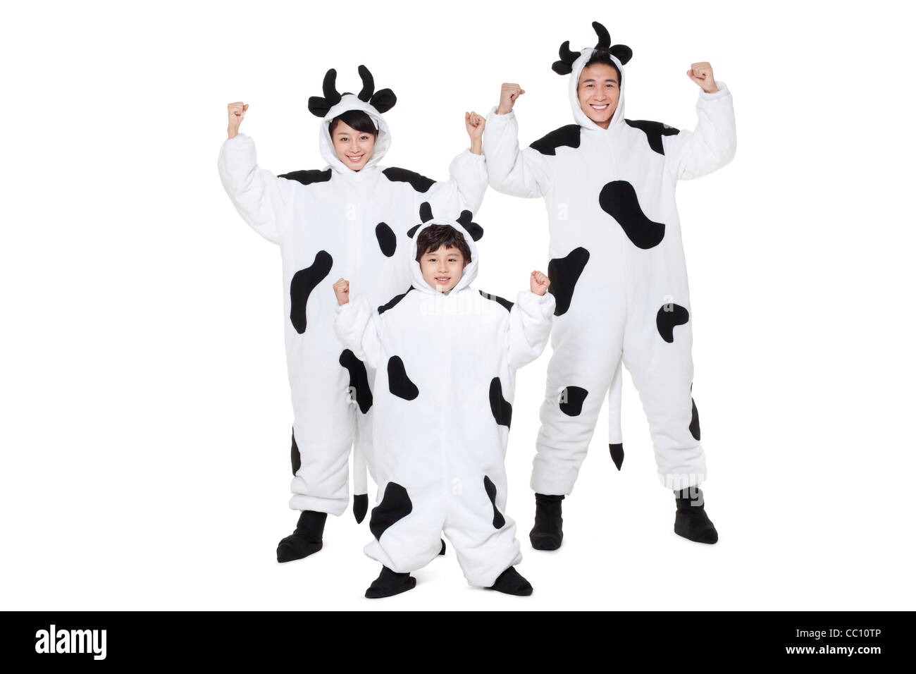 La famiglia in costumi di vacca flettendo i loro muscoli Foto Stock