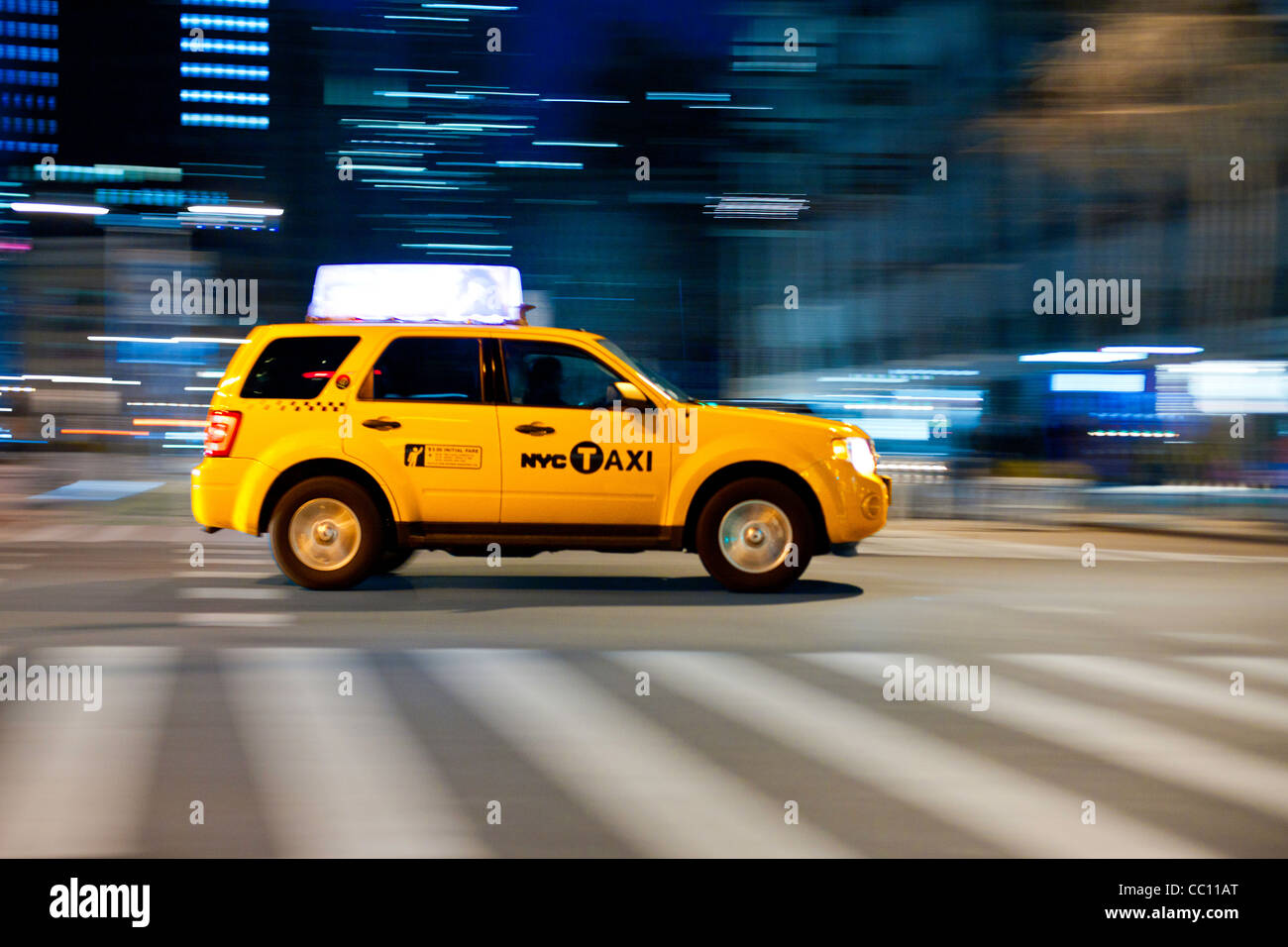 Yellow Cab in strada. Taxi a Manhattan, New York, Stati Uniti d'America. Foto Stock