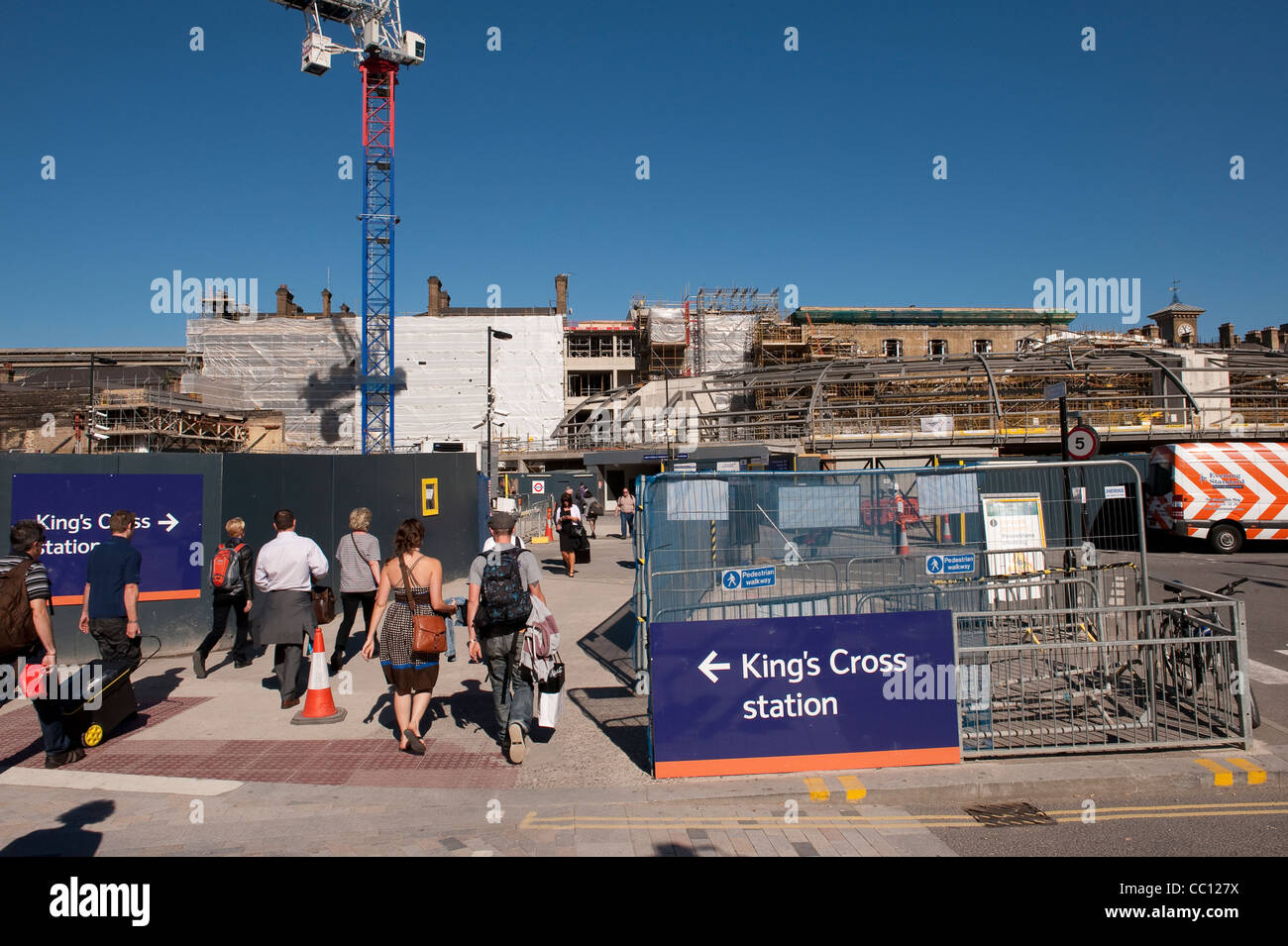 Un esteso lavoro di rinnovo lavora a Kings Cross stazione ferroviaria. Londra, Inghilterra. Foto Stock