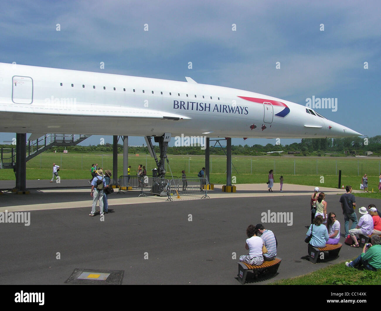Conserve di ex-British Airways Concorde (G-BOAF) a Filton Airfield, Bristol, Inghilterra. Questo velivolo primo volò il 20 aprile 1979 Foto Stock