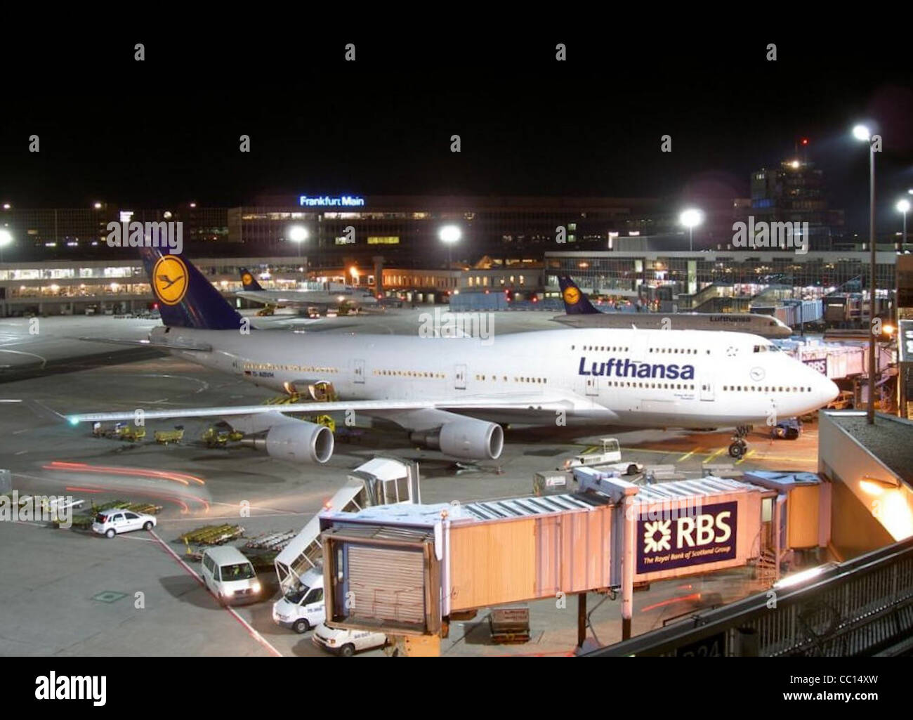 Lufthansa Boeing 747-400 (D-ABVH; 'Düsseldorf' al Terminal 1, l'Aeroporto Internazionale di Francoforte. Foto Stock