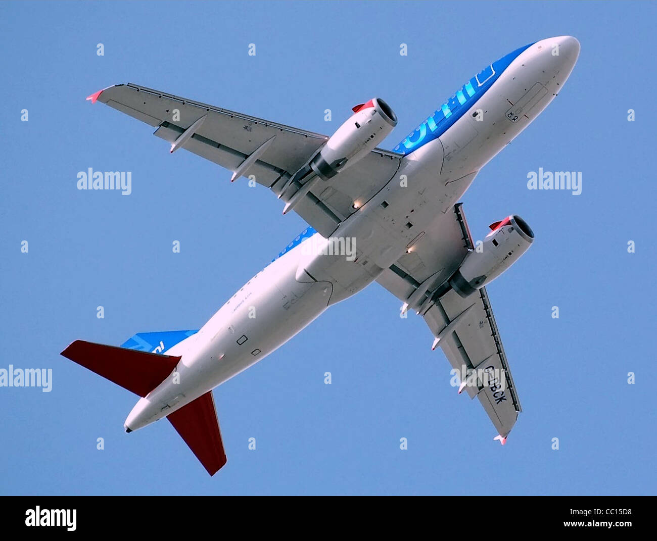 Bmi British Midland Airbus A319-100 (G-DBCK) decollo dall'Aeroporto Heathrow di Londra, Inghilterra. Foto Stock