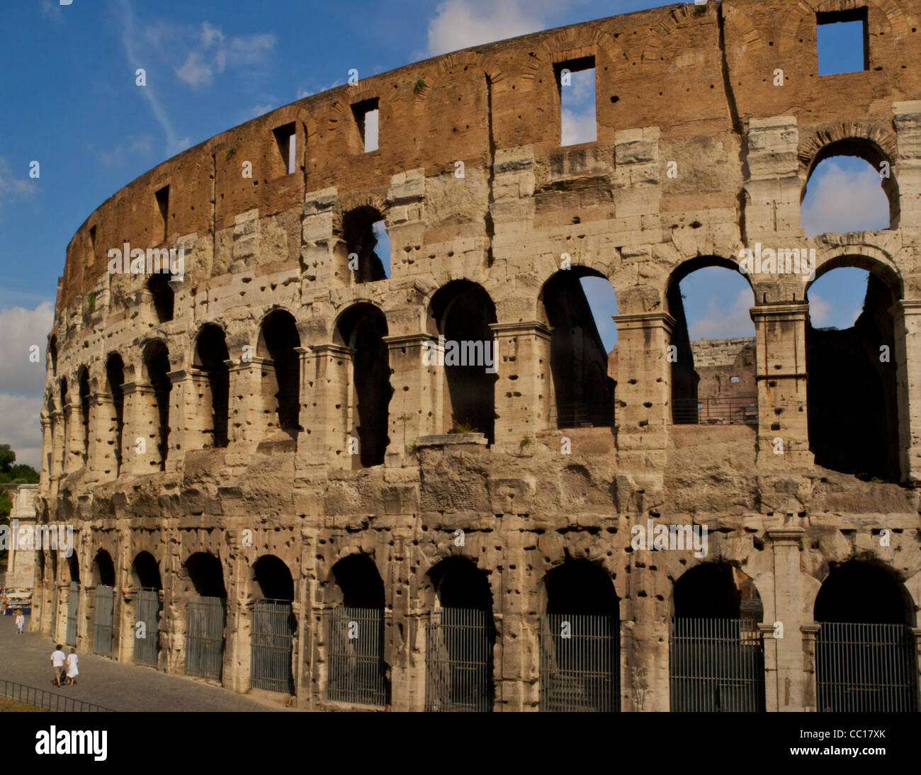 Linee classiche del Colosseo al mattino presto prima che la folla sono arrivati. Foto Stock