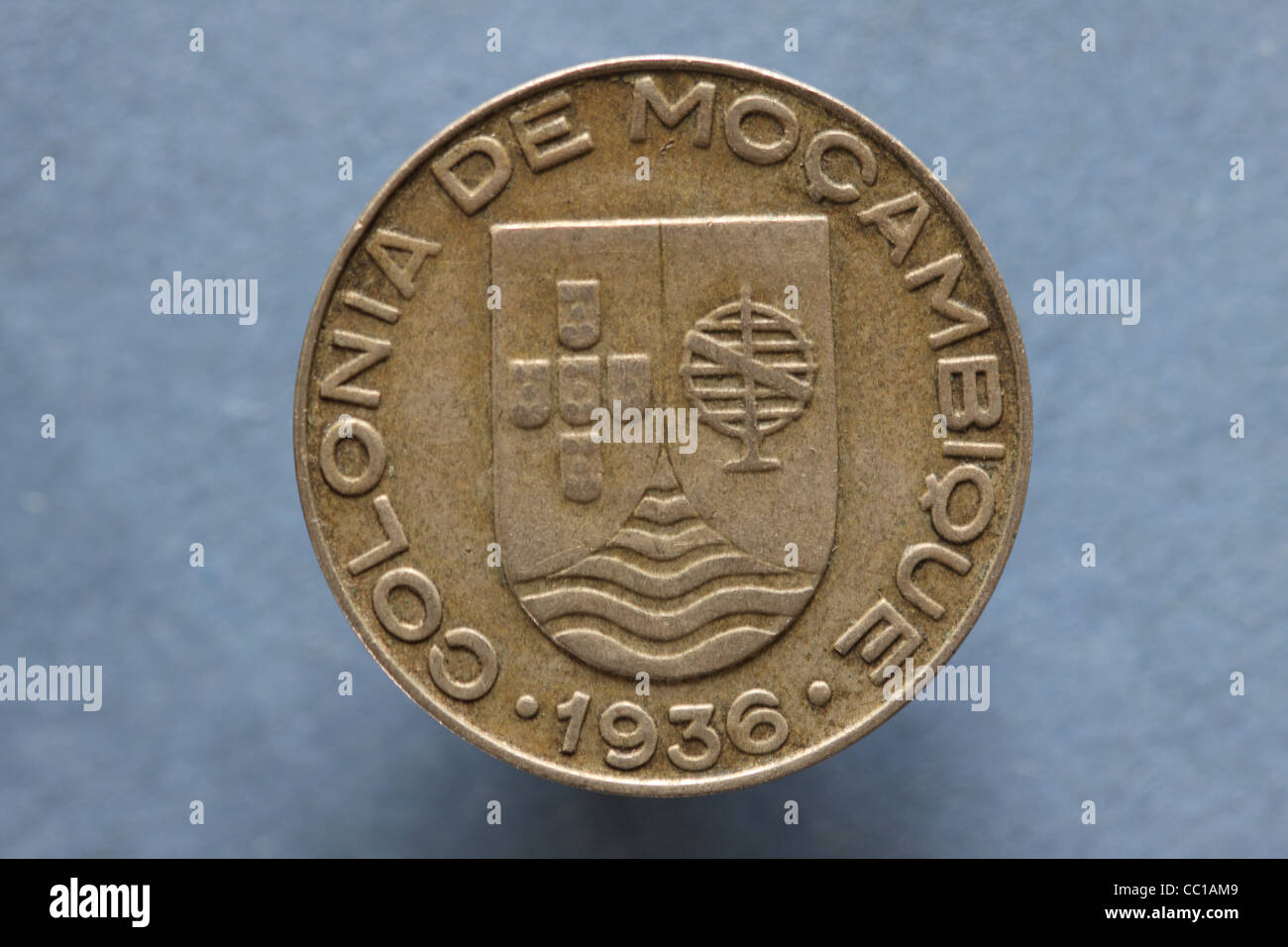 Colonia De Mocambique moneta datata 1936 un portoghese colonia africana ora indipendente Mozambico Foto Stock