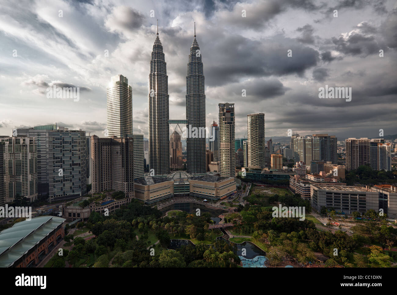 Petronas Twin Towers e del Parco KLCC Kuala Lumpur in Malesia Foto Stock