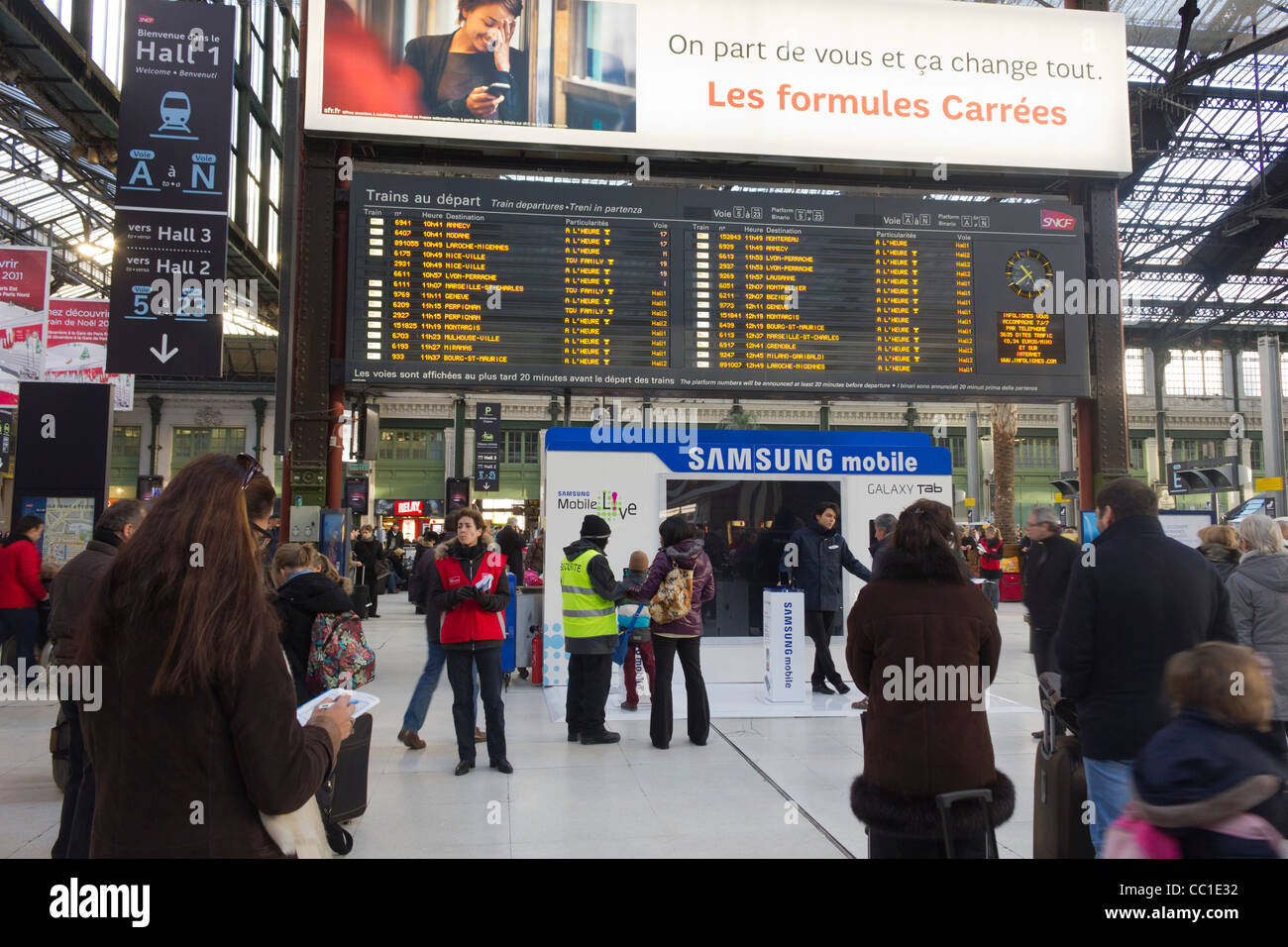 La scheda di destinazione, stazione ferroviaria Gare de Lyon, Parigi, Francia Foto Stock