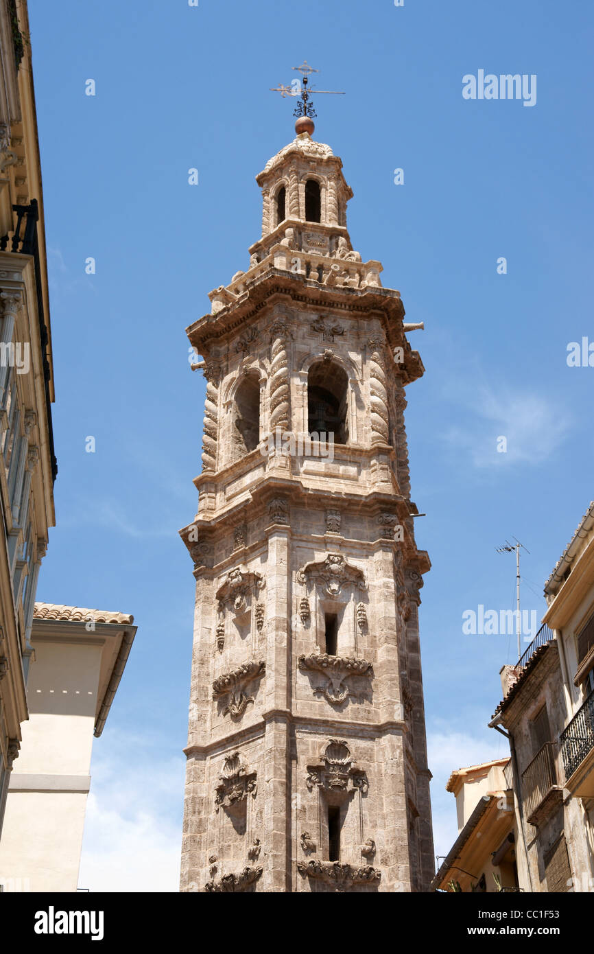 Dettaglio del campanile barocco della chiesa di Santa Catalina a Valencia, Spagna Foto Stock