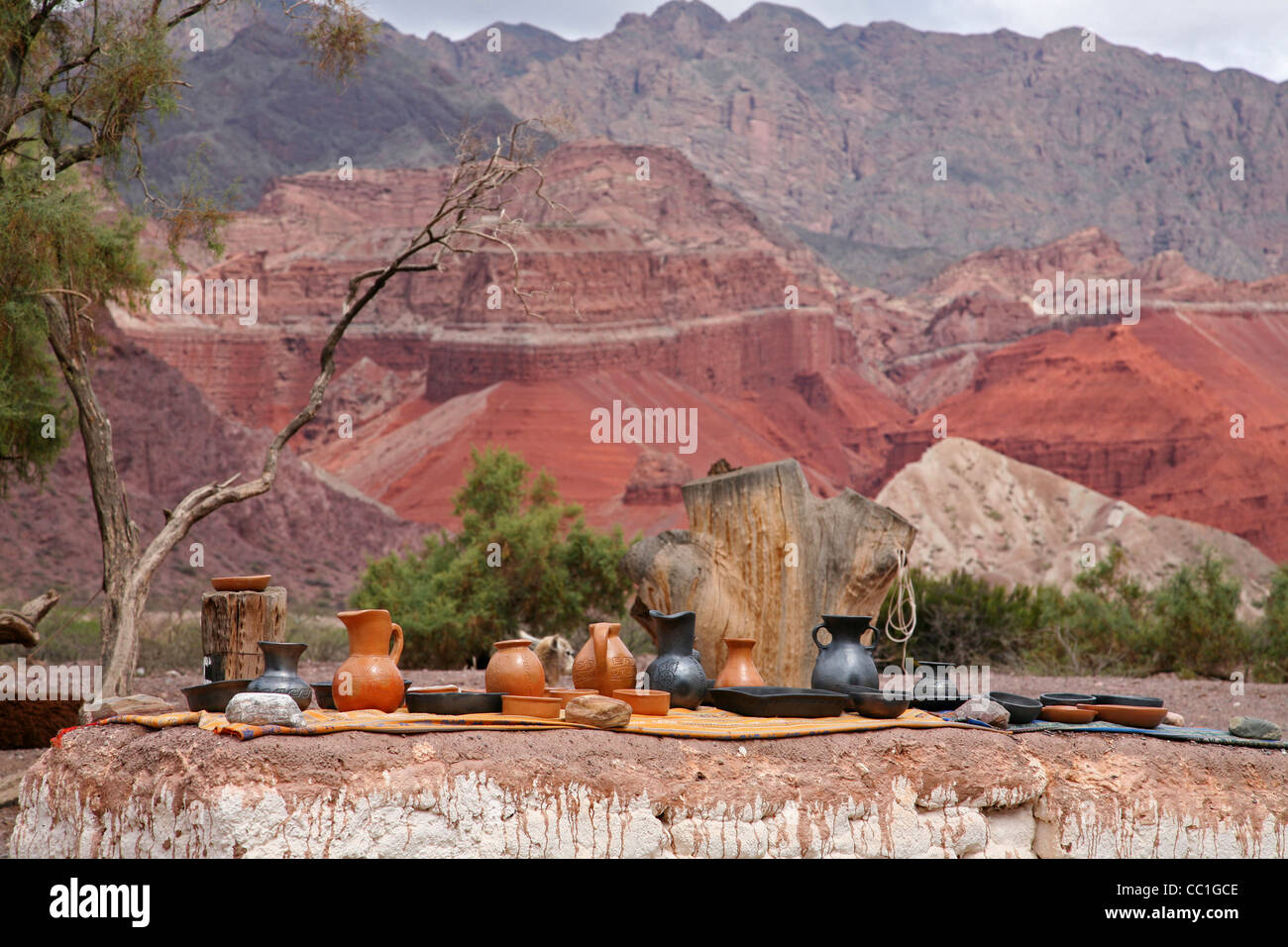 Stallo con la ceramica nella Quebrada de Cafayate nella provincia di Salta, Argentina Foto Stock